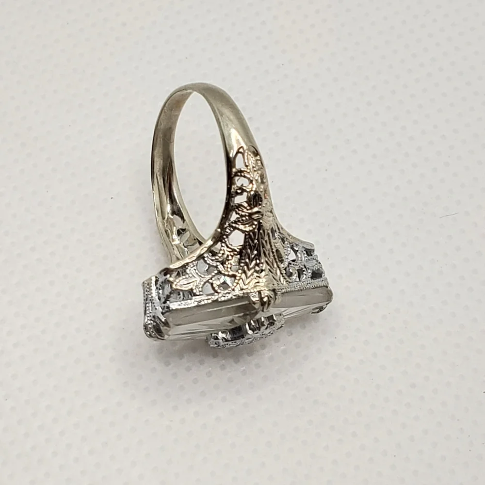 STUNNING VINTAGE 14k Art deco shield camphor ring